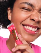 Essence Chili Bomb блясък за устни за по-голям обем 10 мл.