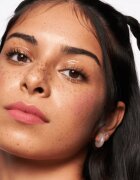 Essence dewy EYE GLOSS блестящи очни сенки цвят 01 Crystal Clear 8 мл.