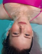 Essence Disney The Little Mermaid масло от нар за лъскавина и блясък цвят 02 Swim Towards Your Dreams 4 мл.