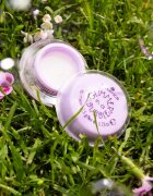 Essence GLIMMER IN A BUBBLE хидратираща маска за устни с блясък цвят 01 Kiss In A Bubble 7.5 гр.
