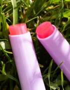 Essence GLIMMER IN A BUBBLE тониращ балсам за устни с гел текстура цвят 01 Chasing Bubbles 1.6 гр.