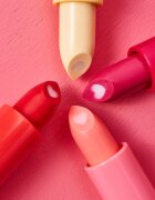 Essence HEART CORE балсам за устни цвят 04 Lemon 3 гр.