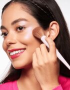 Essence It's glow time четка за руж контури и озарител 1 бр.