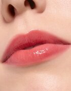 Essence Juicy Bomb блясък за устни с увеличаващ ефект цвят 05 Soft Apricot 2.6 мл.