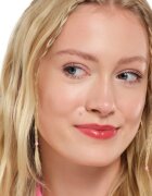 Essence Juicy Bomb блясък за устни с увеличаващ ефект цвят 05 Soft Apricot 2.6 мл.
