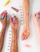 Essence Juicy Bomb блясък за устни цвят 109 Bee Mine 10 мл.