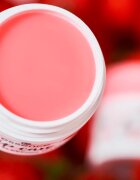 Essence lip care хидратираща маска за устни за нощ 02 Strawberry Milkshake 8 гр.