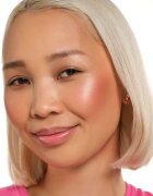 Essence Radiant Light палитра с хайлайтъри и ружове цвят Glow Icon 11 гр.