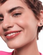 Essence satin GLOW Кремообразно червило със сатенено покритие цвят 01 Whole Latte Love 3.5 гр.