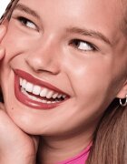 Essence satin GLOW Кремообразно червило със сатенено покритие цвят 05 Chai There! 3.5 гр.