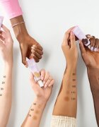 Essence SKIN tint лек хидратиращ фон дьо тен SPF 30 цвят 10 30 мл.