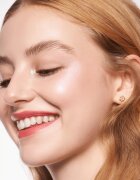 Essence SKIN tint лек хидратиращ фон дьо тен SPF 30 цвят 10 30 мл.