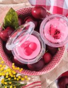 Essence SO CHERRY happy балсам за устни цвят 01 Cheeky Cherry 6.4 гр.