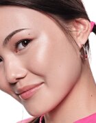 Essence Soft Touch кремообразен озарител с пудра ефект цвят 20 glazed dew 4 гр.