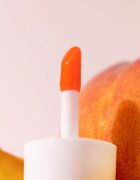 Essence WHAT A TINT! течен руж и блясък за устни цвят 03 Peachy Vibes 4.9 мл.