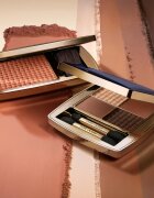 Estée Lauder Pure Color The Essential Eyeshadow Quad палитра сенки за очи с апликатор цвят Gallery Hop 4 гр.