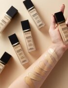 Eveline Cosmetics Wonder Match дълготраен течен фон дьо тен с хиалуронова киселина цвят 35 Sunny Beige 30 мл.
