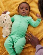 Fisher-Price Soothe & Settle Bunny плюшена играчка с мелодия 1 бр.