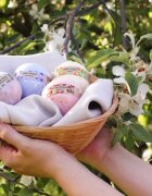 Folk & Flora Blackcurrant бомбичка за вана с освежаващ ефект 130 гр.