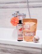Folk & Flora Blackcurrant бомбичка за вана с освежаващ ефект 130 гр.