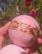 Folk & Flora Raspberry бомбичка за вана 130 гр.