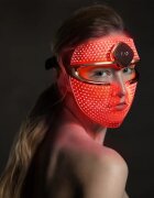 FOREO FAQ™ 202 уред за изглаждане и редуциране на бръчки с LED подсветка 1 бр.