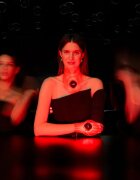 FOREO FAQ™ 221 LED маска за ръце против стареене на кожата 1 бр.
