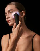 FOREO FAQ™ 402 двоен тонизиращ уред с микроток с червена LED светлина 1 бр.