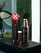 FOREO FAQ™ 402 двоен тонизиращ уред с микроток с червена LED светлина 1 бр.