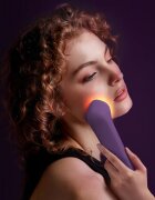 FOREO FAQ™ 501 уред за изглаждане и редуциране на бръчки с червена LED светлина 1 бр.