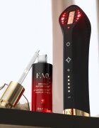 FOREO FAQ™ 502 модерен уред за ревитализиране и подмладяване на кожата с LED и NIR осветление 1 бр.