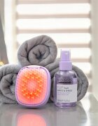 FOREO FLIP™ plus LED Detangling Hairbrush Четка за коса с LED подсветка 1 бр.