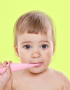 FOREO ISSA™ 4 Baby електрическа четка за зъби за деца от раждането до 3 години Pearl Pink 1 бр.