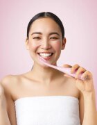 FOREO ISSA™ 4 електрическа четка за зъби Pearl Pink 1 бр.