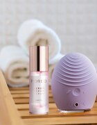 FOREO LUNA™4 масажен уред за почистване и стягане на лицето за чувствителна кожа на лицето