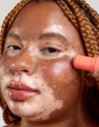 Glow Hub Buff Blush кремообразен руж в стик цвят Peach Tea 5 гр.
