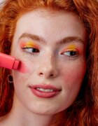 Glow Hub Buff Blush кремообразен руж в стик цвят Poppin 5 гр.