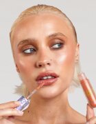 Glow Hub Gen Gleam хидратиращ блясък за устни цвят Snack 3 мл.