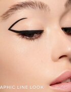 Guerlain Noir G Graphic Liner течна очна линия в писалка водоустойчиви цвят 01 Black 055 мл.