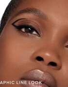 Guerlain Noir G Graphic Liner течна очна линия в писалка водоустойчиви цвят 01 Black 055 мл.