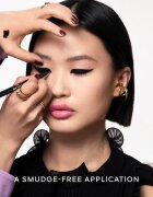 Guerlain Noir G Graphic Liner течна очна линия в писалка водоустойчиви цвят 01 Black 055 мл.