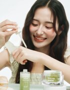 House of Hur Phyto Brew Matcha Ampoule хидратиращ и успокояващ серум за озаряване на лицето 50 мл.