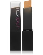 Huda Beauty Faux Filter Foundation Stick покриващ коректор цвят Amaretti 125 гр.