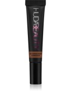 Huda Beauty OverAchiever Concealer коректор с висока покривност цвят Hazelnut 10 мл.