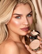 ICONIC London Lit & Luminous компактна озаряваща пудра цвят Universal 16 гр.