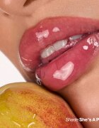 ICONIC London Lustre Lip Oil хидратиращо олио за устни цвят She's A Peach 6 мл.