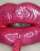 J.Cat Beauty Liptnix Extreme Shimmer Topper блясък за устни с блестящи частици цвят 110 Plasmon 8 гр.