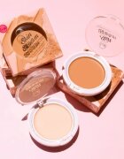 J.Cat Beauty Skin Bloom компактен кремообразен фон дьо тен за пълно покритие цвят 101 Ivory 7.5 гр.