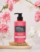 KUNDAL Honey & Macadamia White Musk подхранващ лосион за тяло с хидратиращ ефект 500 мл.