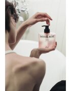 KUNDAL Objet Moist Gleam Body Wash парфюмиран душ гел за интензивна хидратация с аромат Santal Rose 450 мл.
